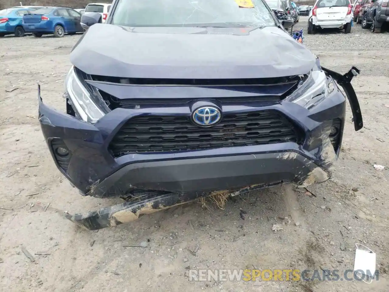 9 Photograph of a damaged car 2T3R6RFV9MW016695 TOYOTA RAV4 2021