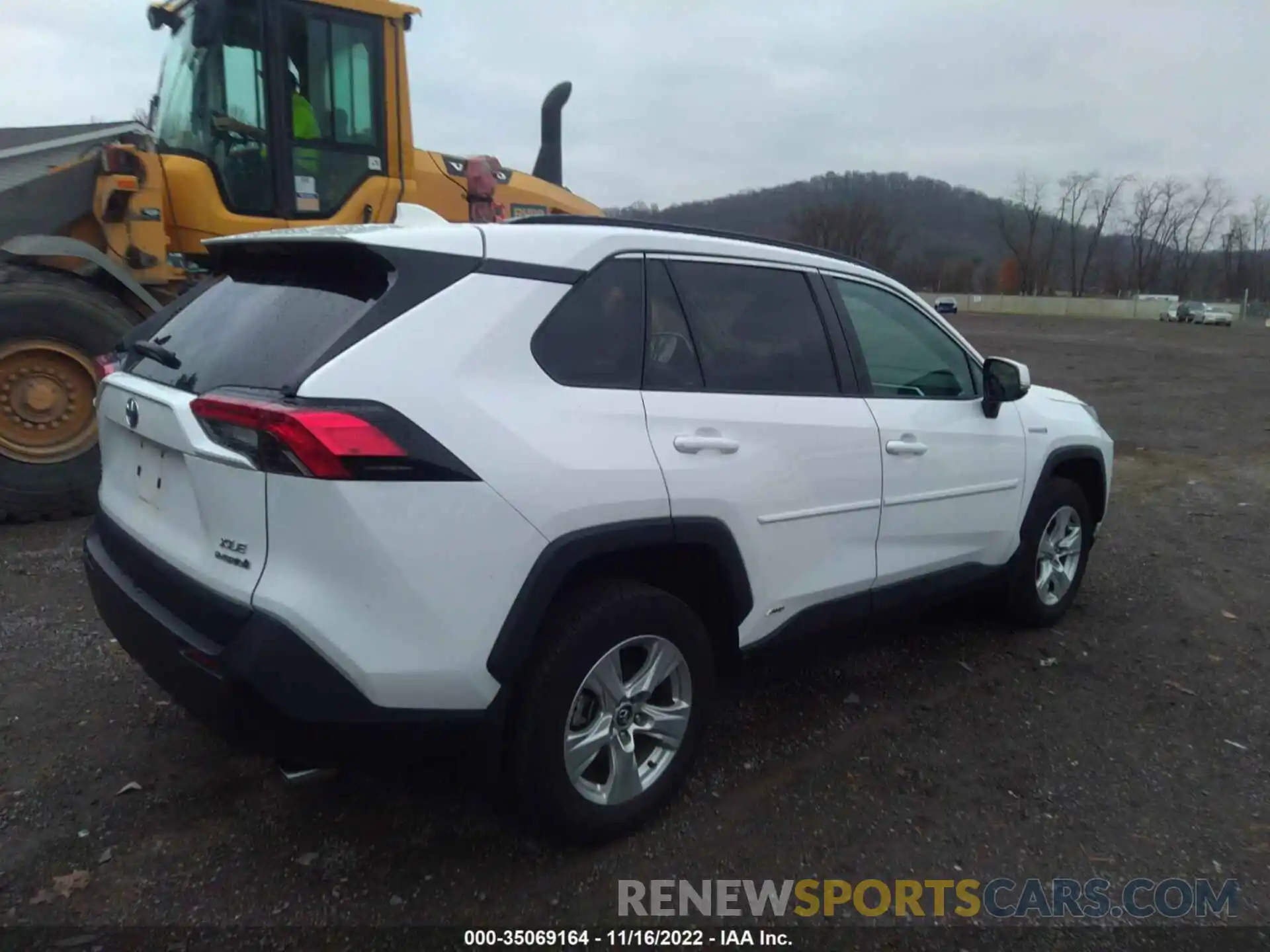 4 Photograph of a damaged car 2T3R6RFVXMW003874 TOYOTA RAV4 2021