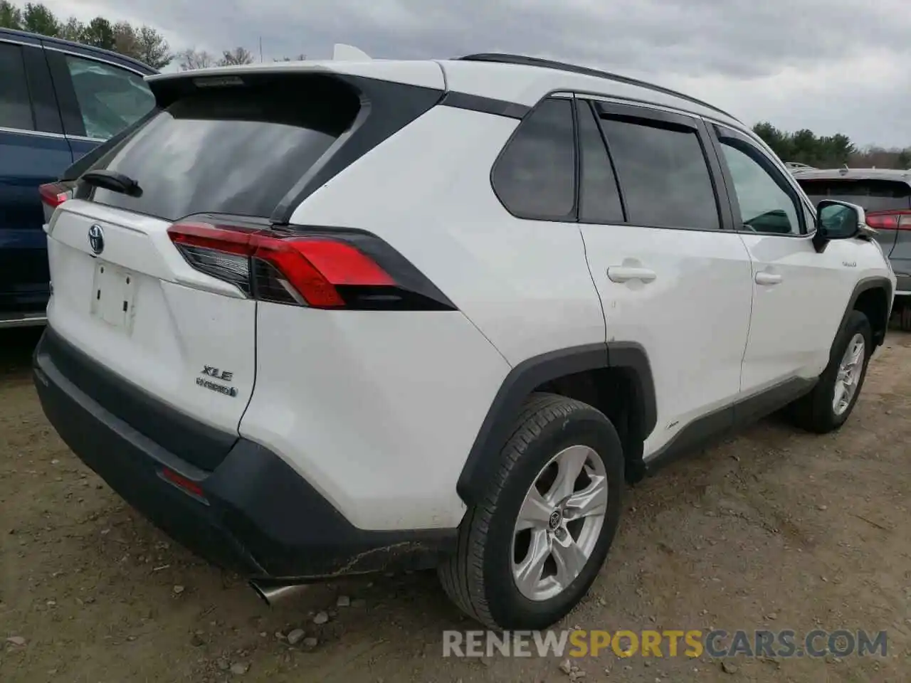 4 Photograph of a damaged car 2T3R6RFVXMW010551 TOYOTA RAV4 2021