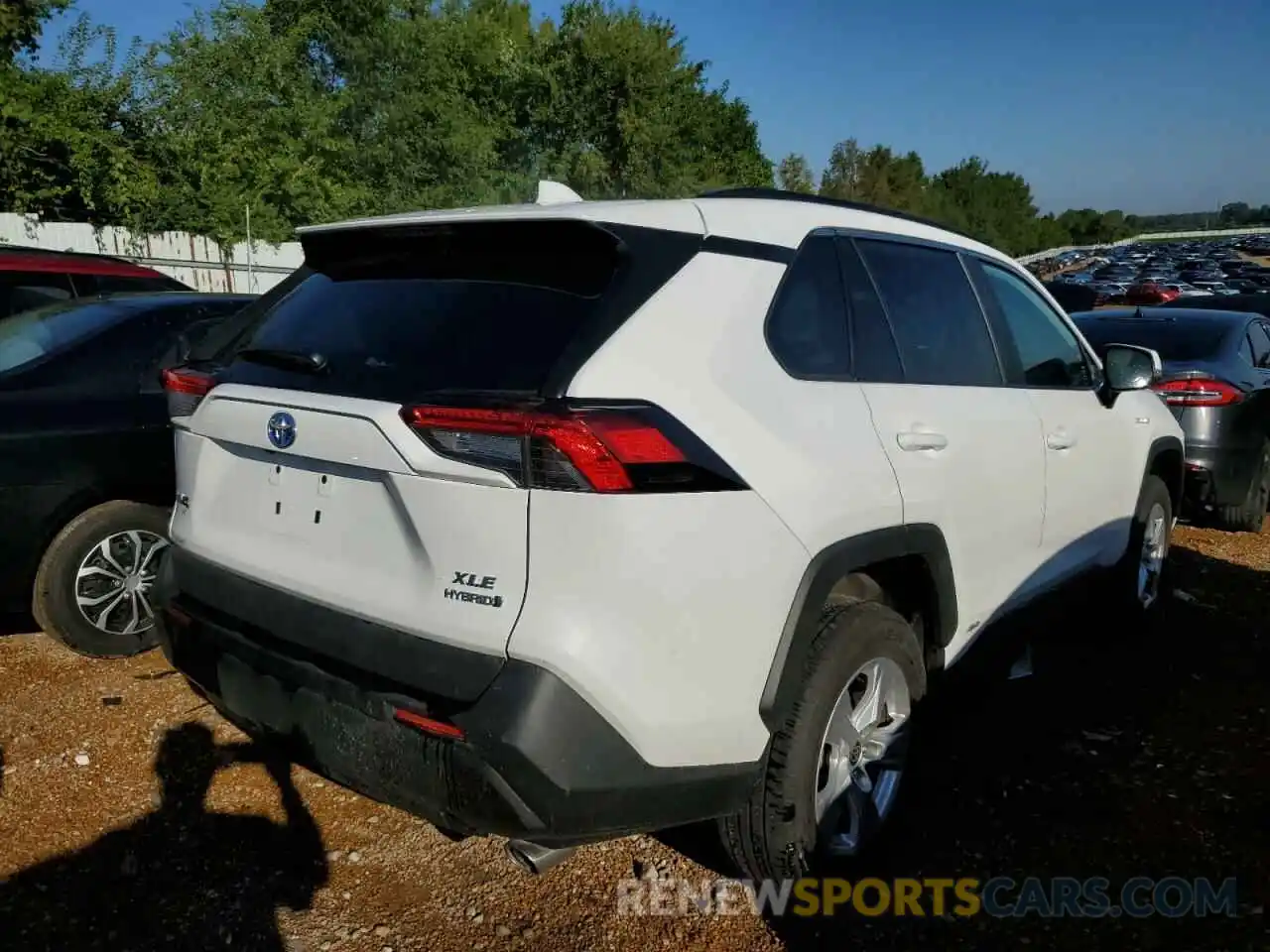 4 Photograph of a damaged car 2T3R6RFVXMW012574 TOYOTA RAV4 2021