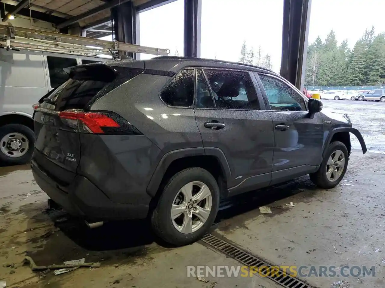 3 Photograph of a damaged car 2T3RWRFV0MW109797 TOYOTA RAV4 2021