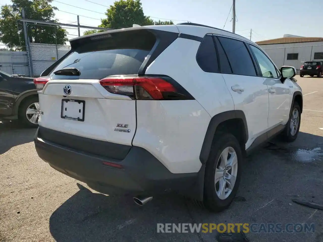 4 Photograph of a damaged car 2T3RWRFV0MW115664 TOYOTA RAV4 2021