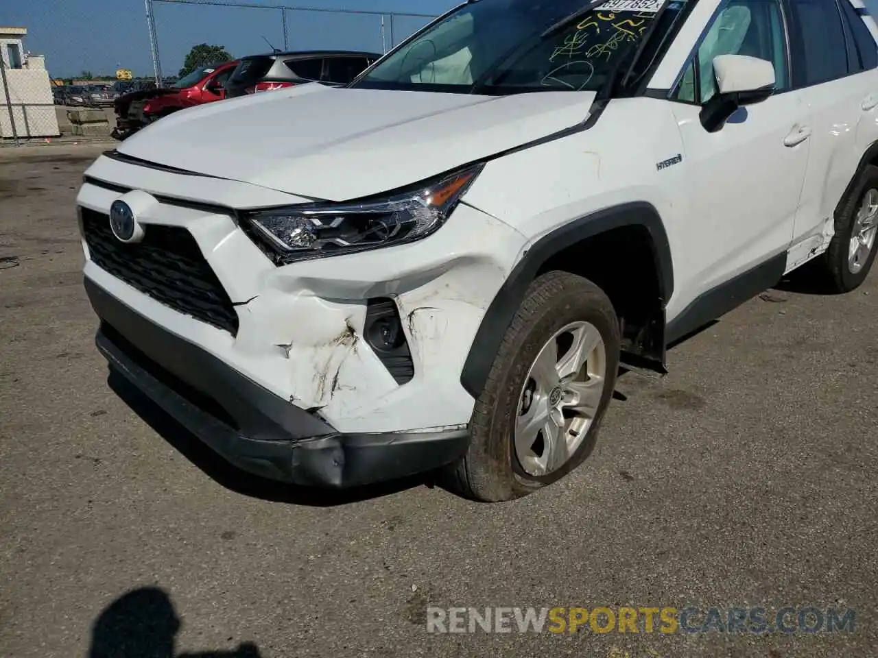 9 Photograph of a damaged car 2T3RWRFV0MW115664 TOYOTA RAV4 2021