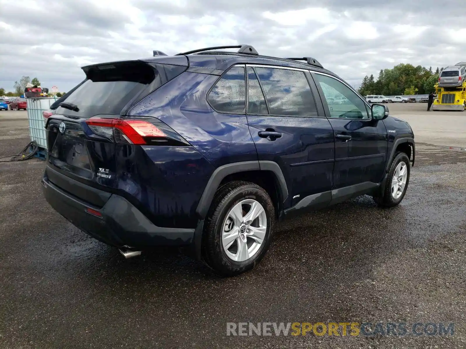 4 Photograph of a damaged car 2T3RWRFV1MW109940 TOYOTA RAV4 2021