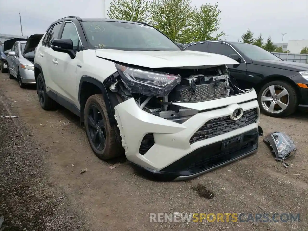 1 Photograph of a damaged car 2T3RWRFV2MW103189 TOYOTA RAV4 2021