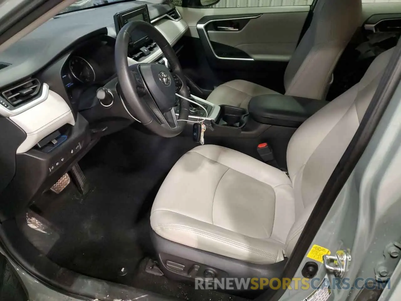 7 Photograph of a damaged car 2T3RWRFV3MW114637 TOYOTA RAV4 2021