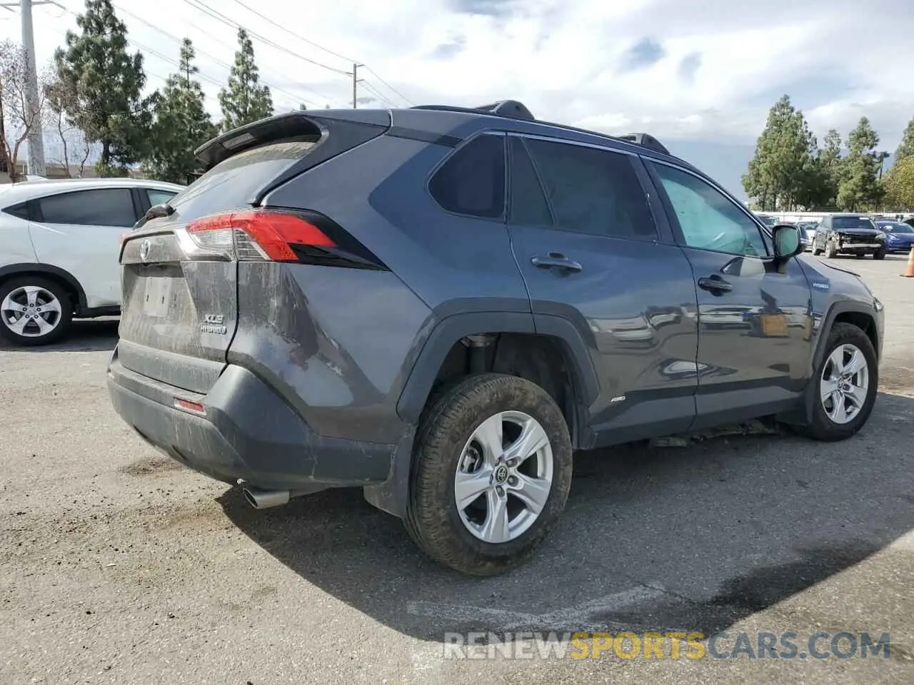 3 Photograph of a damaged car 2T3RWRFV3MW115805 TOYOTA RAV4 2021