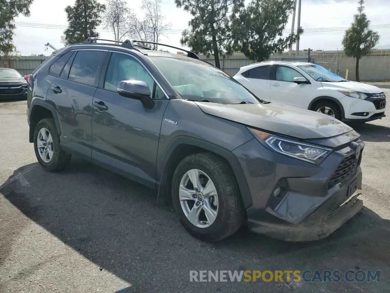 4 Photograph of a damaged car 2T3RWRFV3MW115805 TOYOTA RAV4 2021