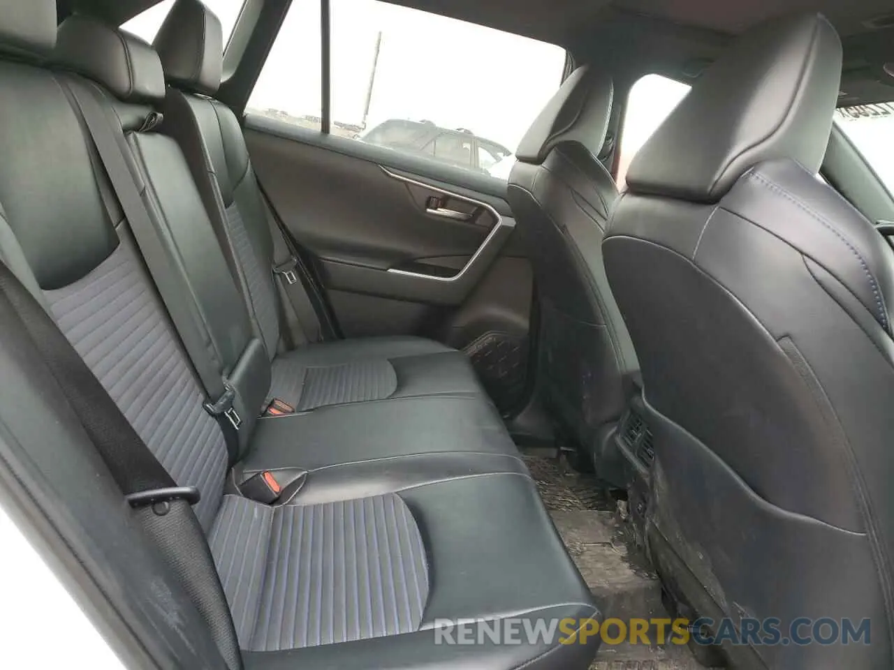 11 Photograph of a damaged car 2T3RWRFV4MW106014 TOYOTA RAV4 2021