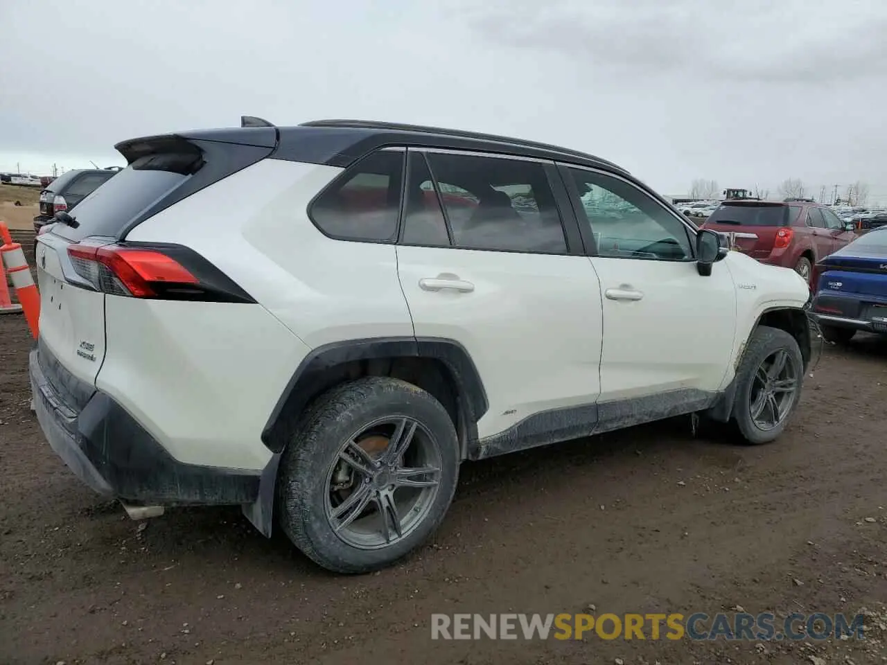 3 Photograph of a damaged car 2T3RWRFV4MW106014 TOYOTA RAV4 2021
