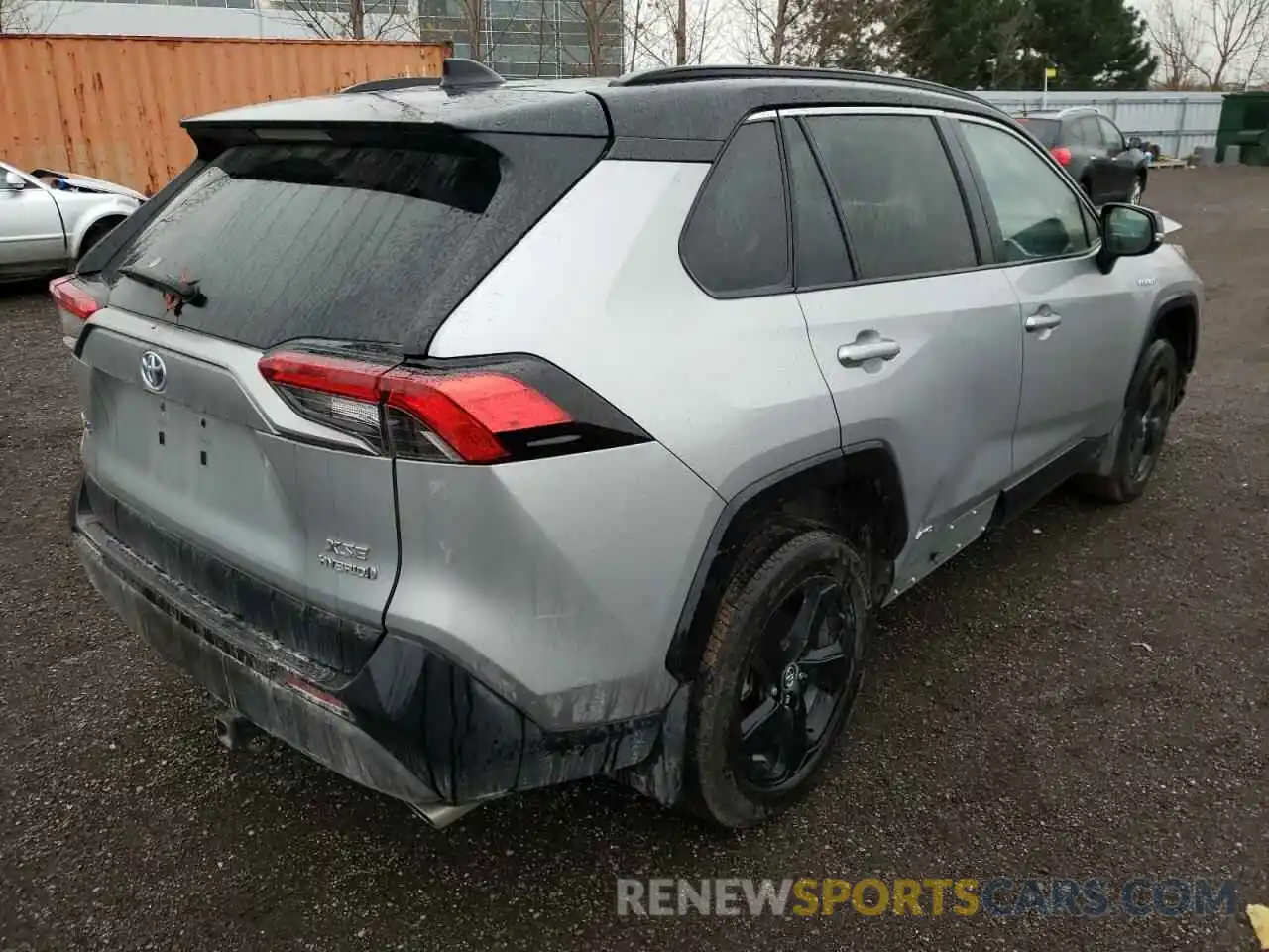 4 Photograph of a damaged car 2T3RWRFV5MW105499 TOYOTA RAV4 2021