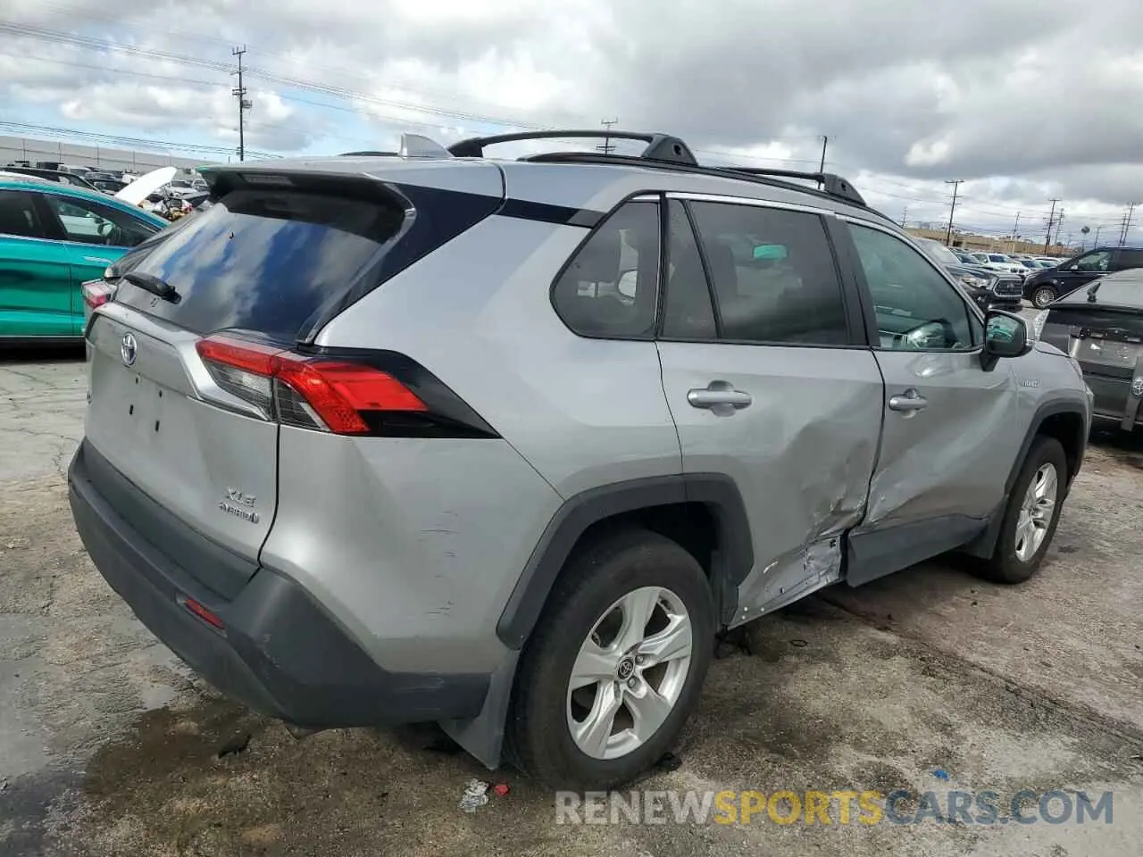 3 Photograph of a damaged car 2T3RWRFV6MW127334 TOYOTA RAV4 2021
