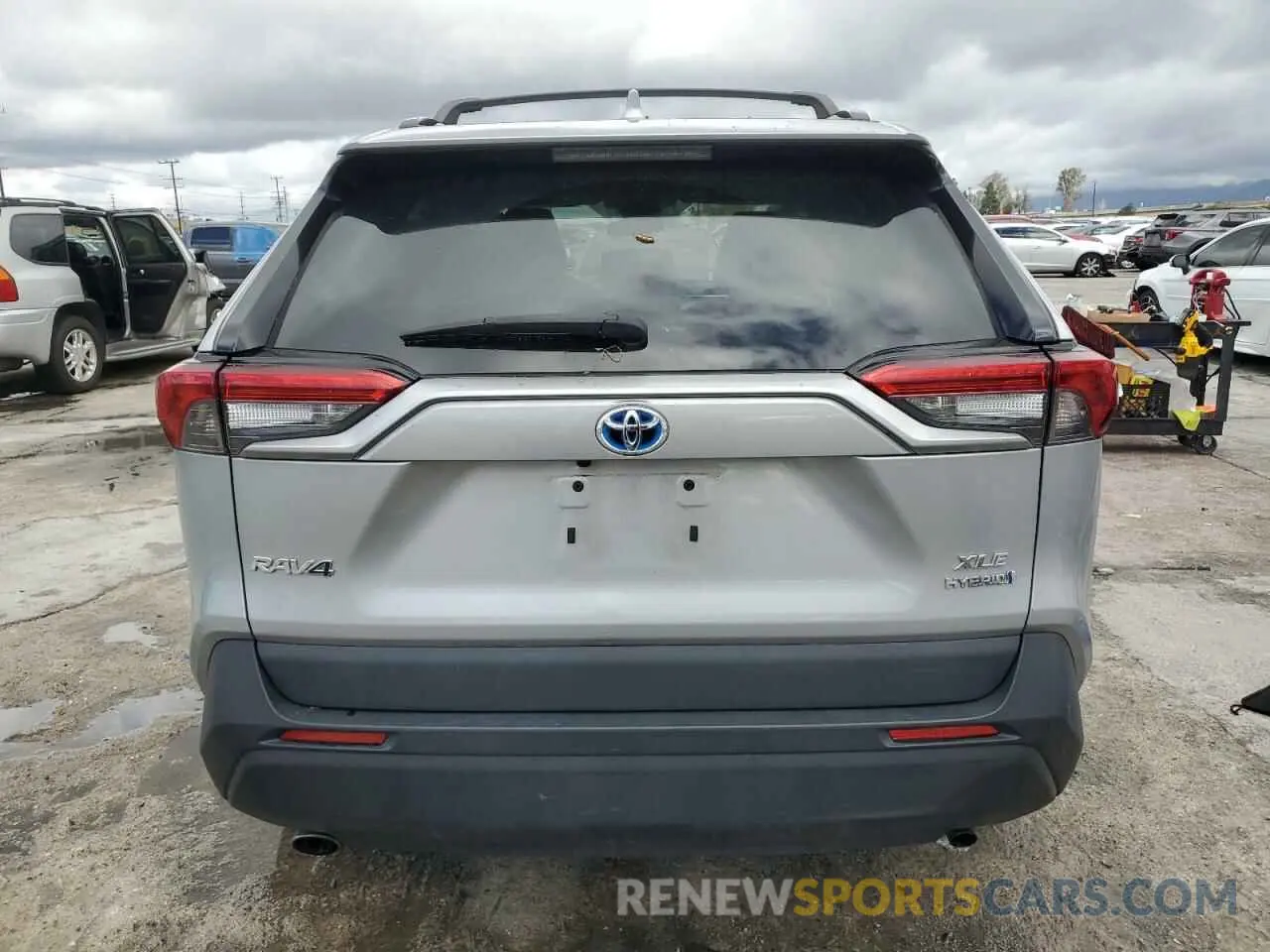 6 Photograph of a damaged car 2T3RWRFV6MW127334 TOYOTA RAV4 2021
