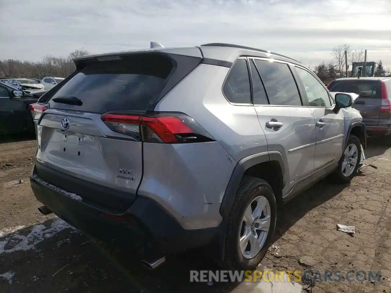 4 Photograph of a damaged car 2T3RWRFV8MW117484 TOYOTA RAV4 2021