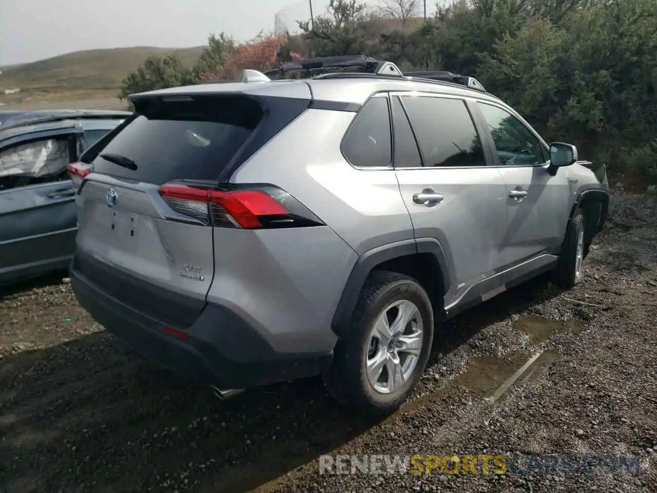 4 Photograph of a damaged car 2T3RWRFV9MW109264 TOYOTA RAV4 2021