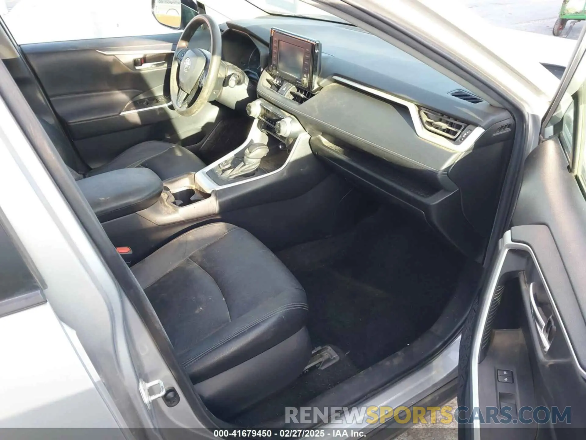 5 Photograph of a damaged car 2T3RWRFVXMW118877 TOYOTA RAV4 2021