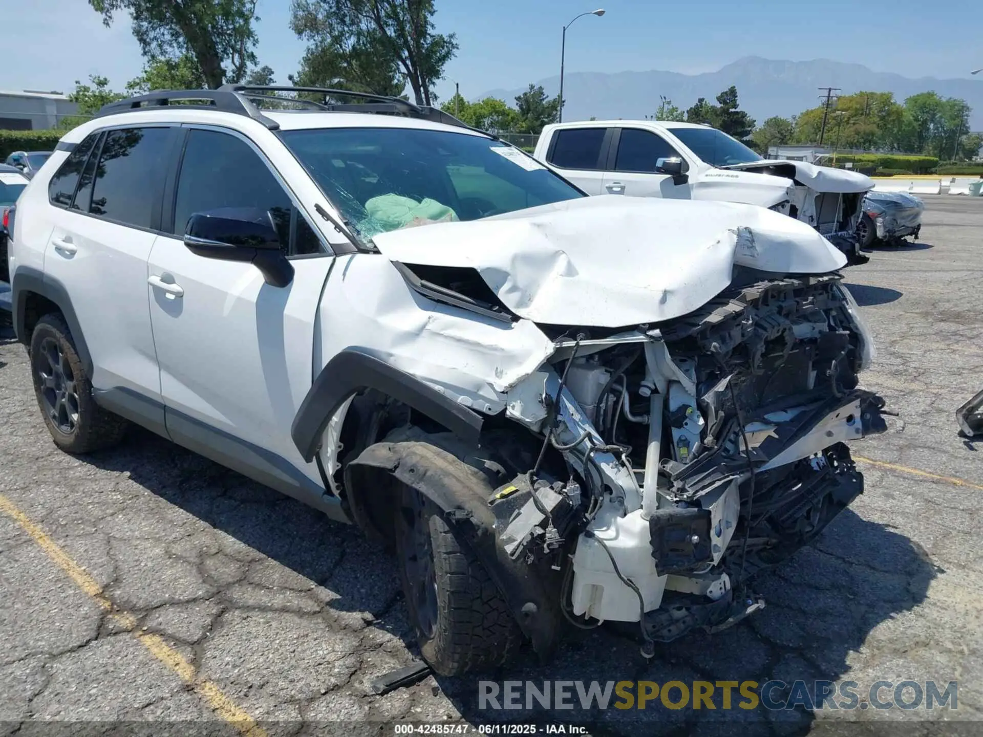 1 Photograph of a damaged car 2T3S1RFV2MW214910 TOYOTA RAV4 2021