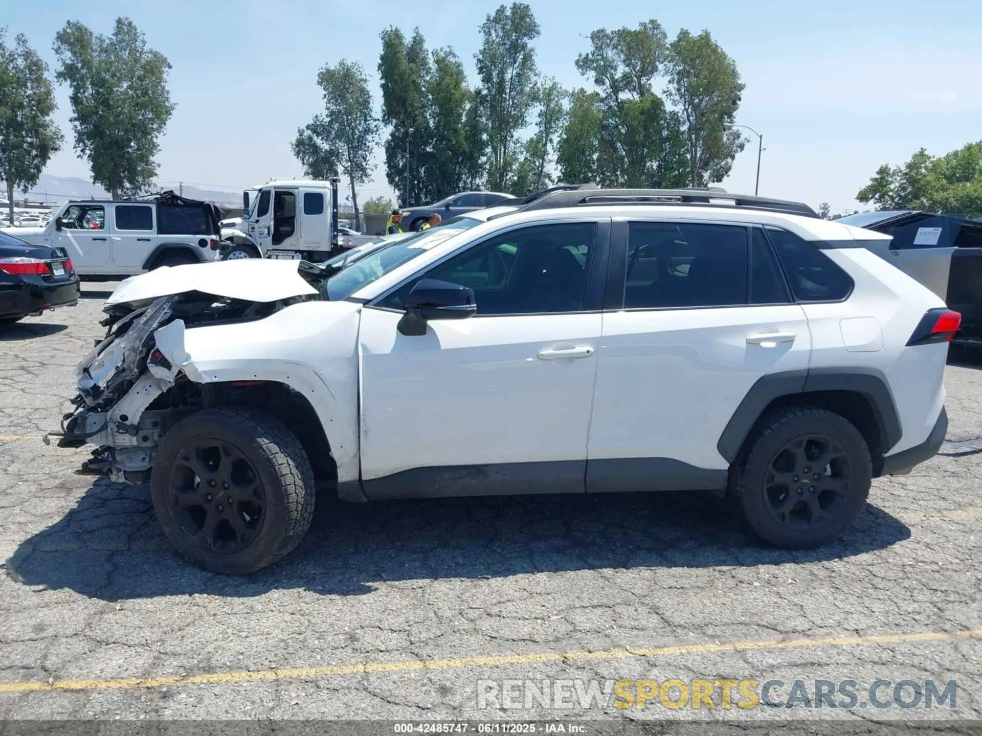 14 Photograph of a damaged car 2T3S1RFV2MW214910 TOYOTA RAV4 2021