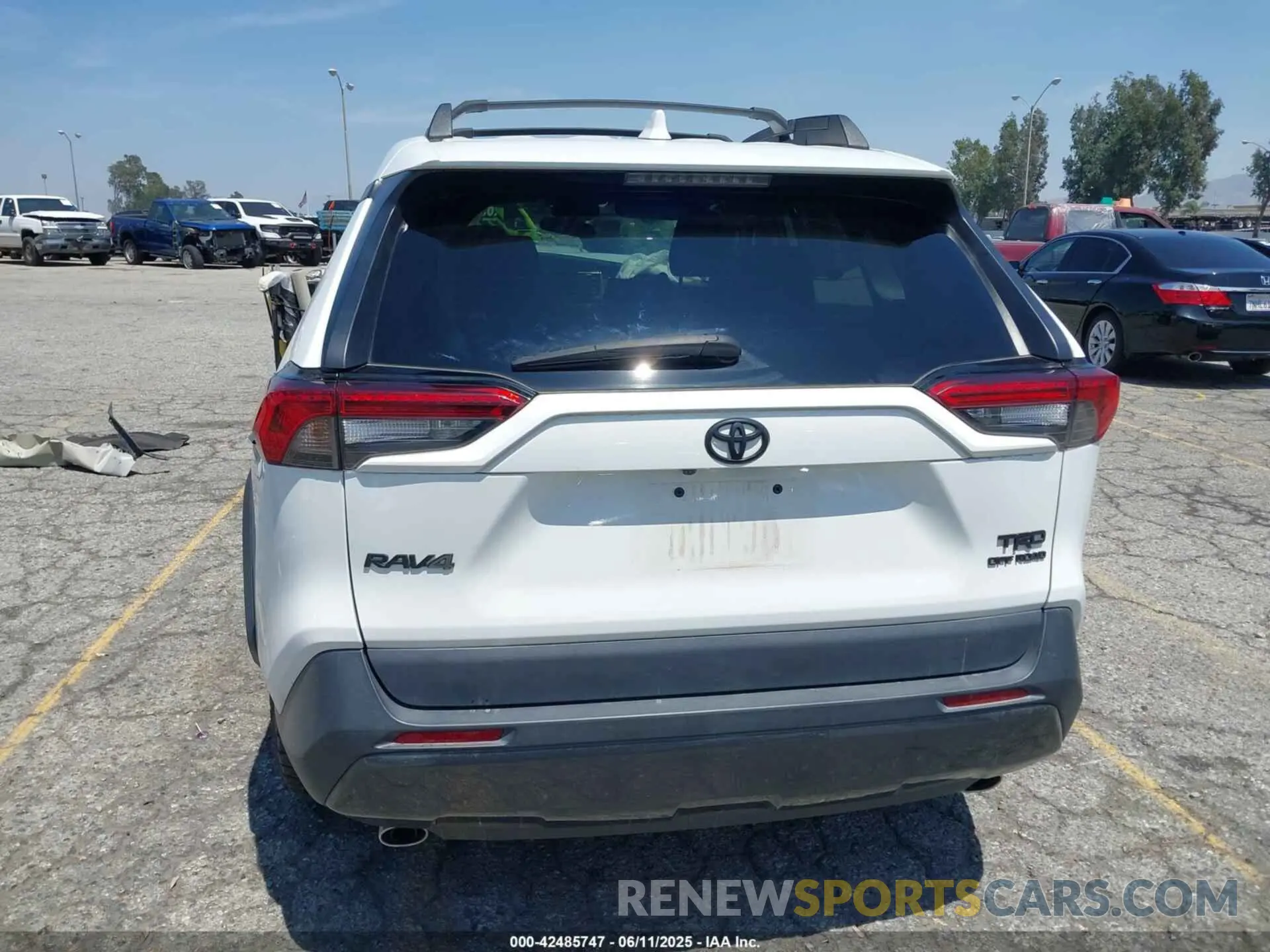 16 Photograph of a damaged car 2T3S1RFV2MW214910 TOYOTA RAV4 2021