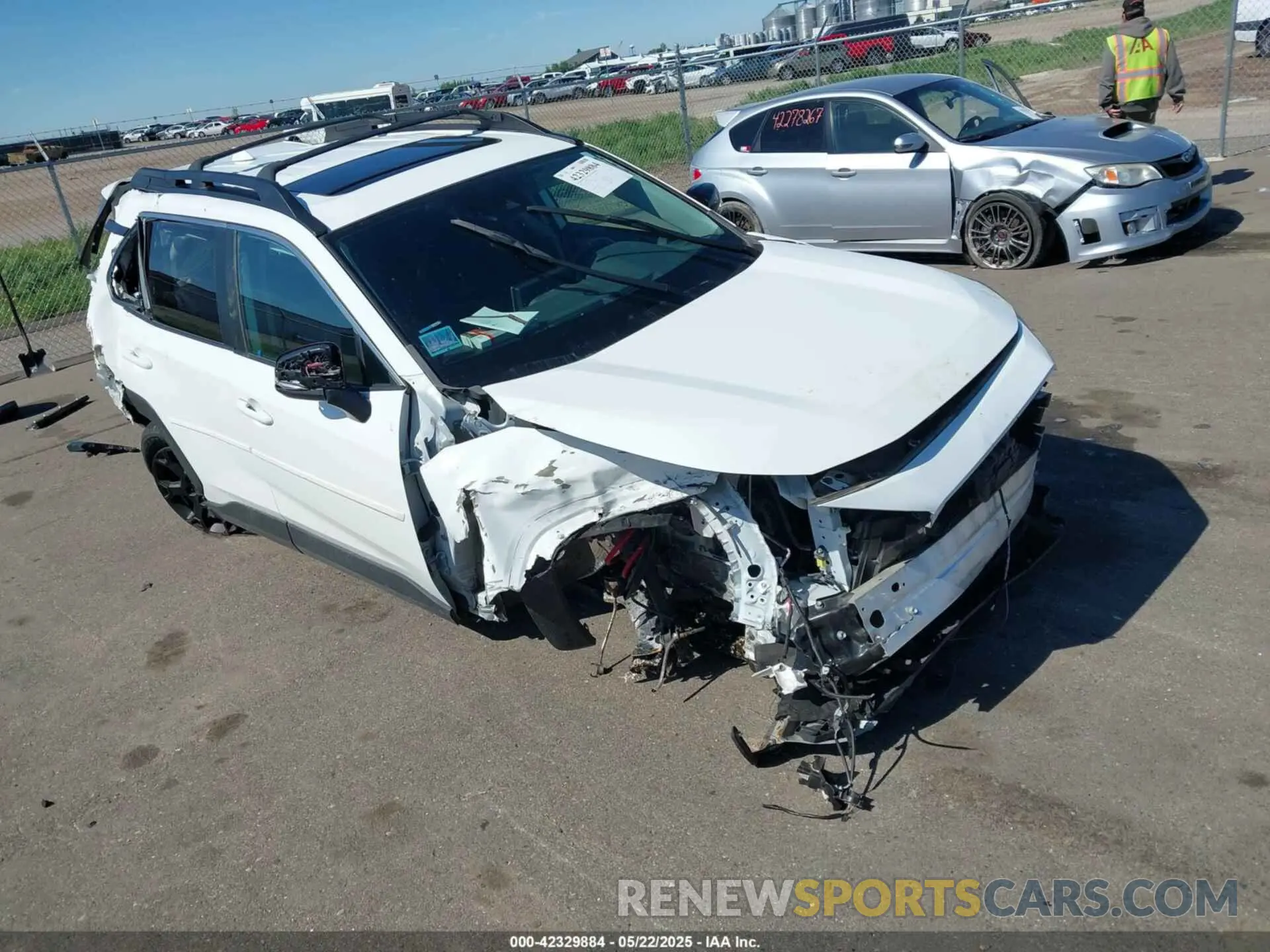 1 Photograph of a damaged car 2T3S1RFV3MW218609 TOYOTA RAV4 2021