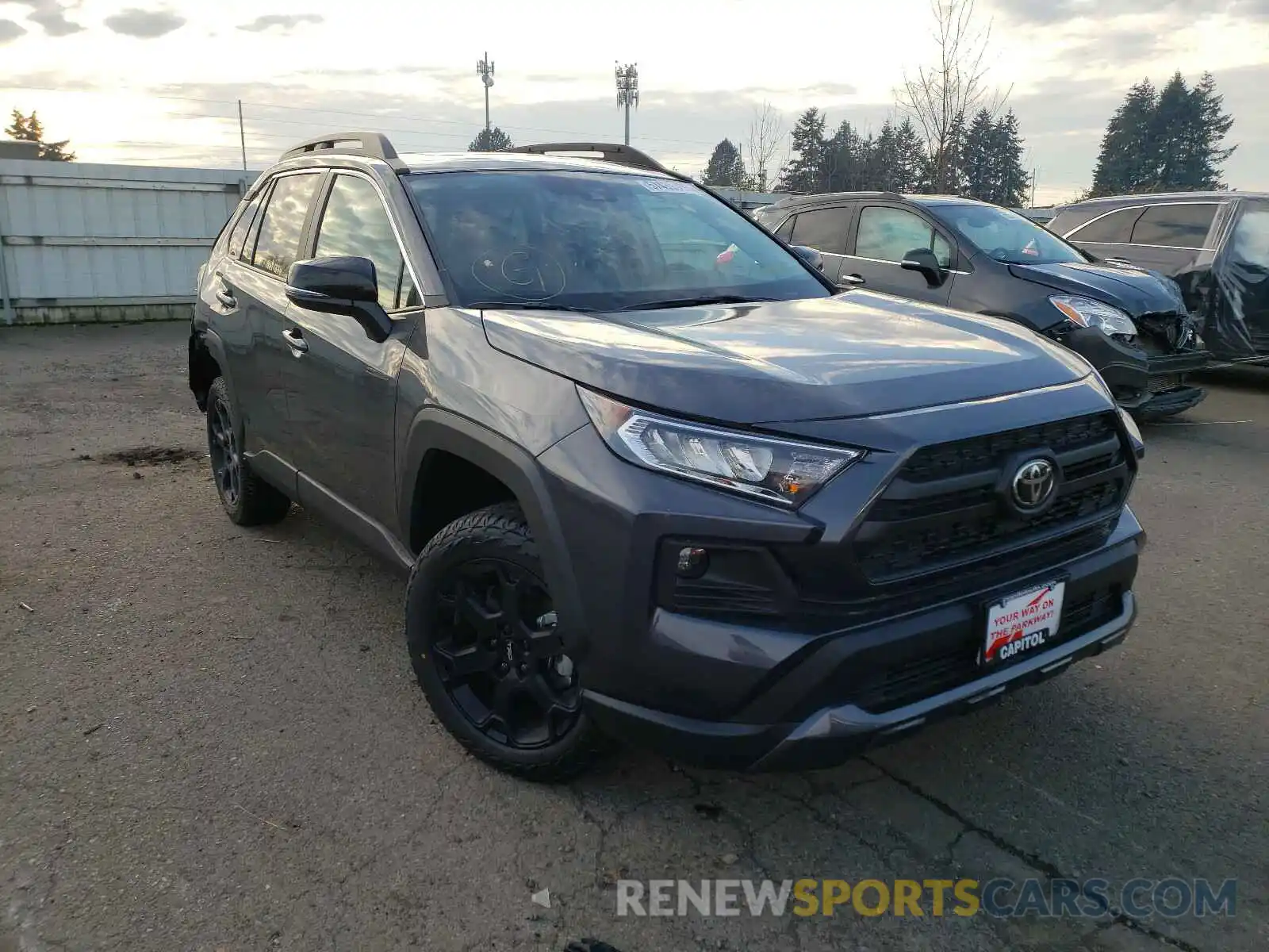 1 Photograph of a damaged car 2T3S1RFV8MW152655 TOYOTA RAV4 2021