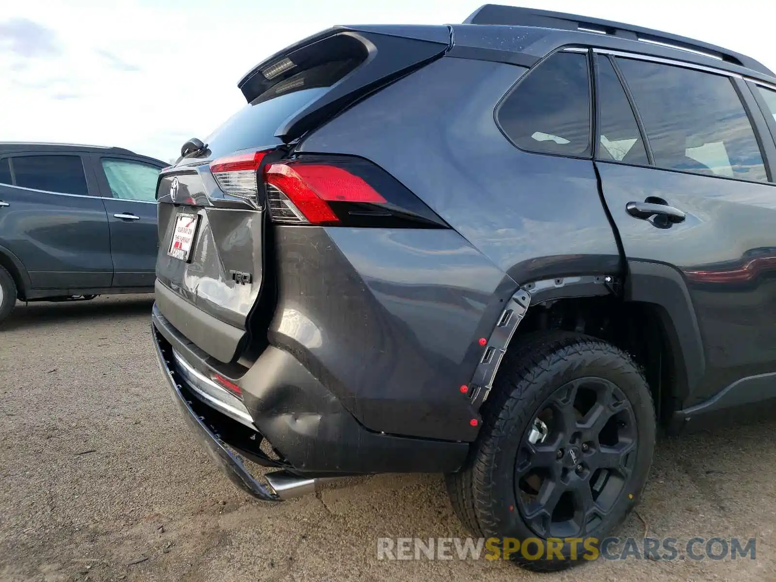 9 Photograph of a damaged car 2T3S1RFV8MW152655 TOYOTA RAV4 2021