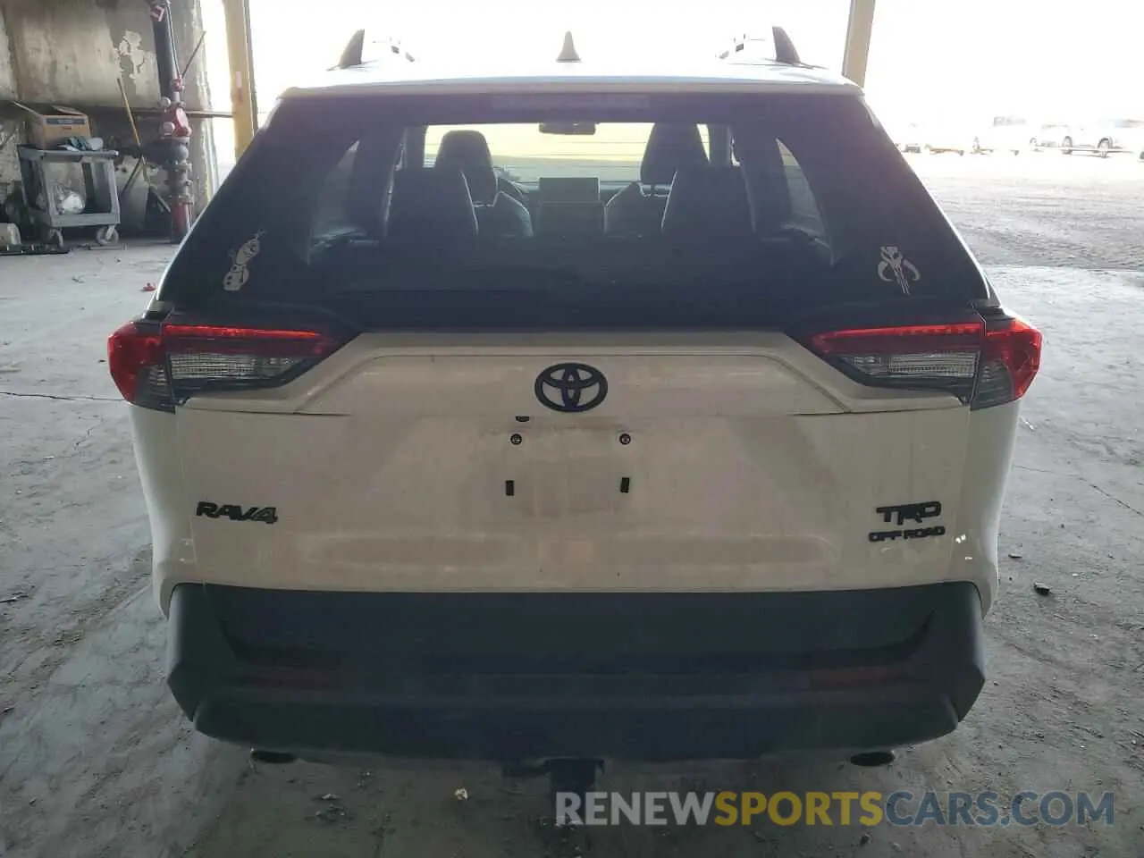 6 Photograph of a damaged car 2T3S1RFV8MW236765 TOYOTA RAV4 2021