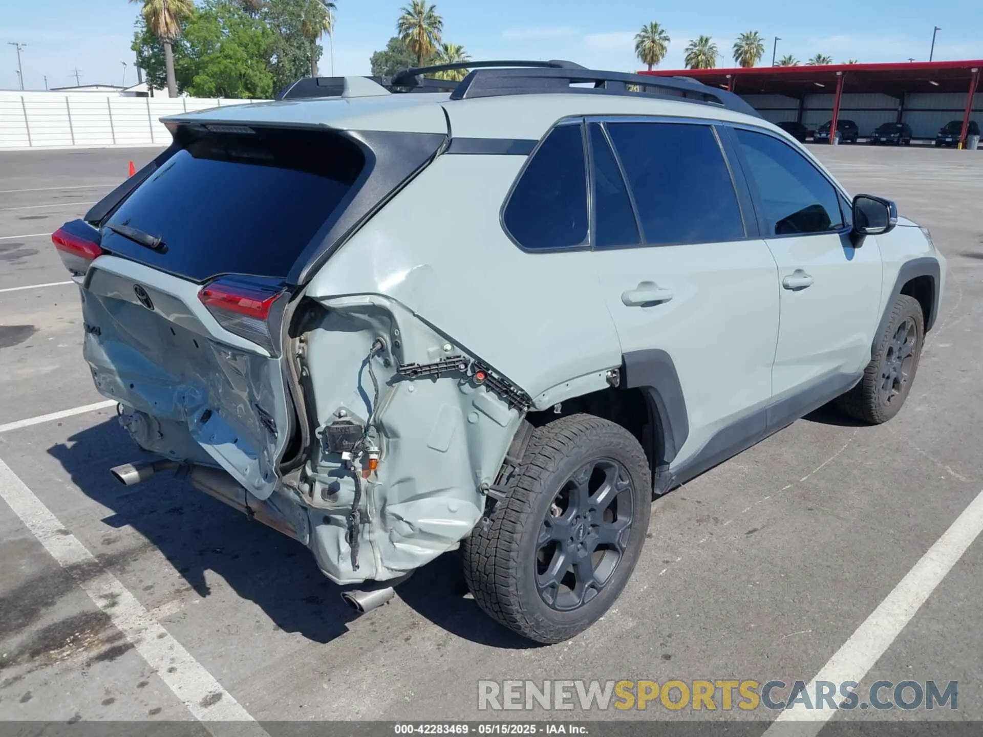 4 Photograph of a damaged car 2T3S1RFV9MW156892 TOYOTA RAV4 2021