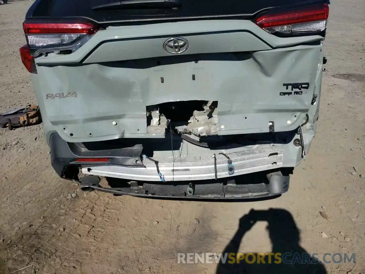 9 Photograph of a damaged car 2T3S1RFV9MW212720 TOYOTA RAV4 2021