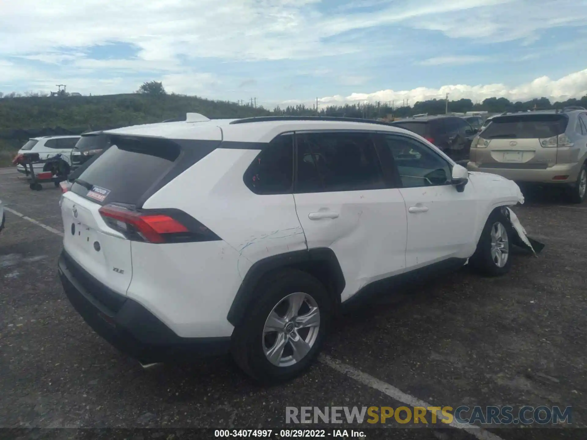 4 Photograph of a damaged car 2T3W1RFV0MC112119 TOYOTA RAV4 2021