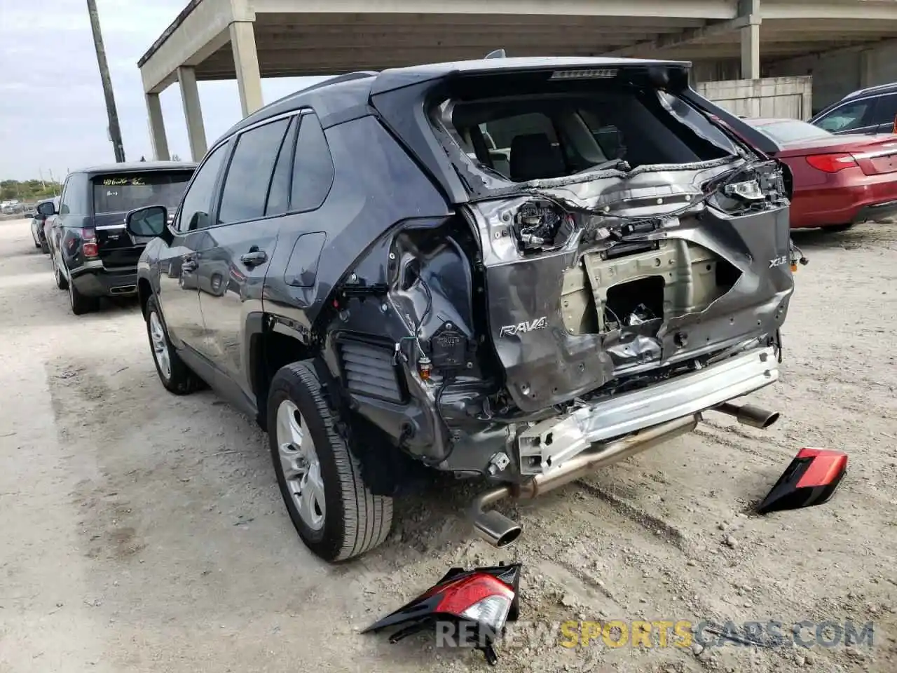 3 Photograph of a damaged car 2T3W1RFV0MC118017 TOYOTA RAV4 2021