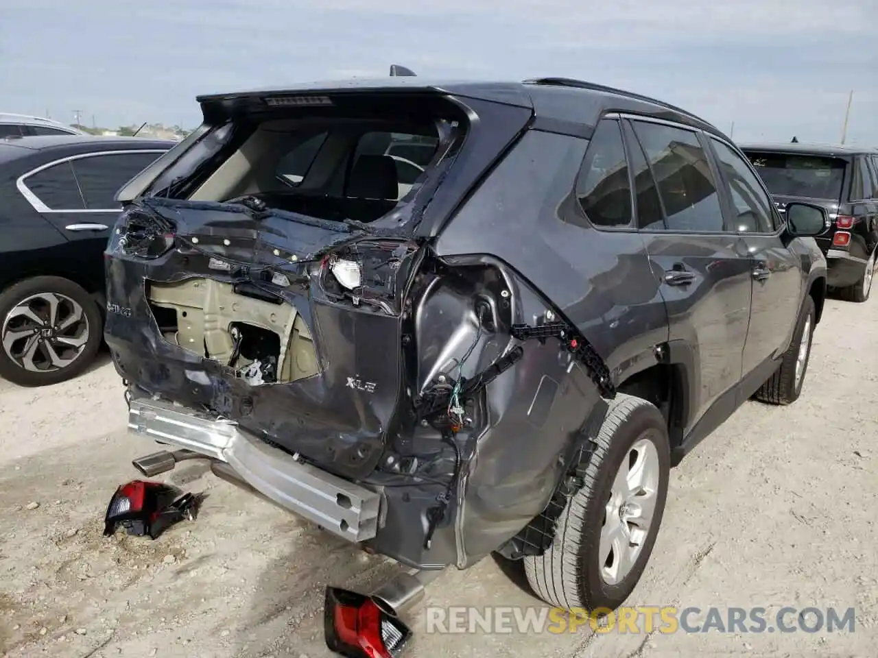 4 Photograph of a damaged car 2T3W1RFV0MC118017 TOYOTA RAV4 2021