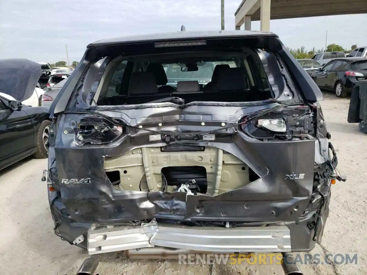 9 Photograph of a damaged car 2T3W1RFV0MC118017 TOYOTA RAV4 2021