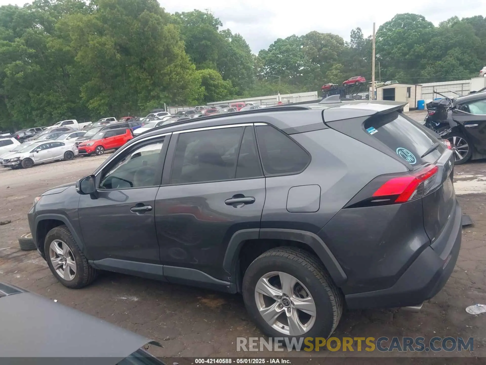 14 Photograph of a damaged car 2T3W1RFV0MC119068 TOYOTA RAV4 2021