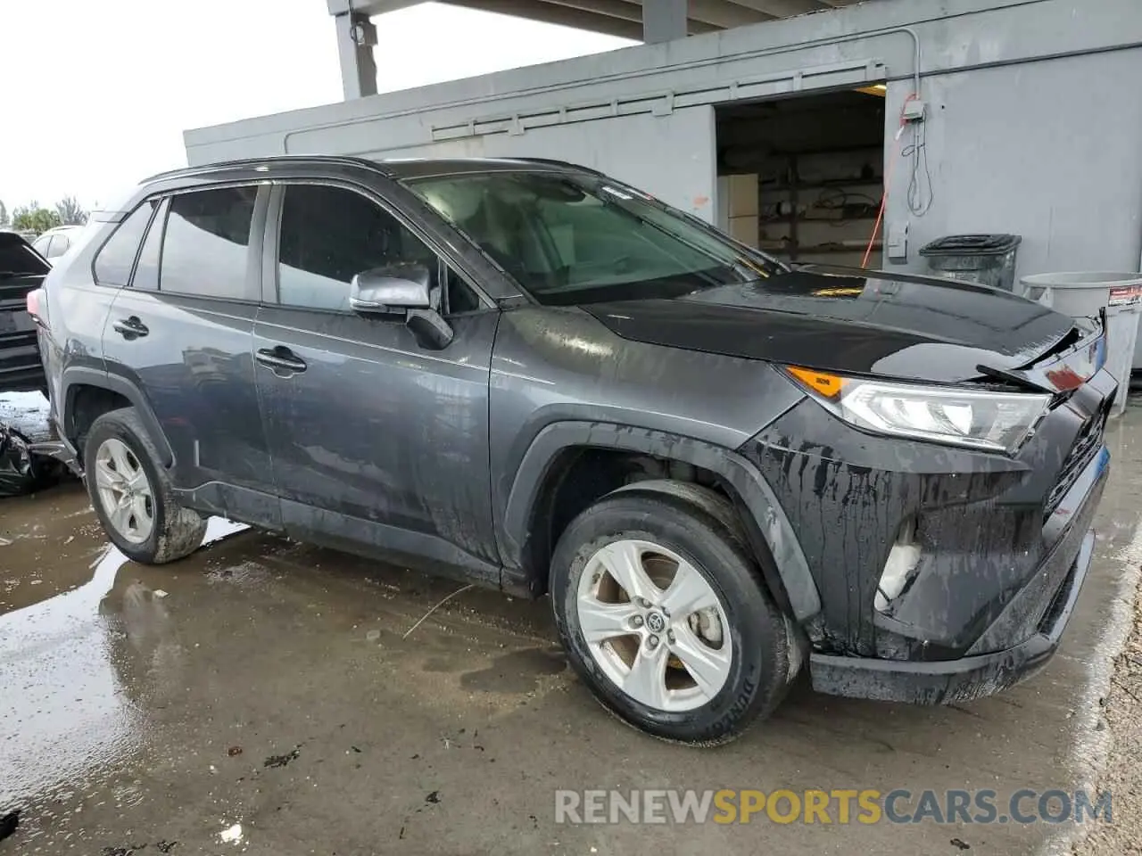 4 Photograph of a damaged car 2T3W1RFV0MC119619 TOYOTA RAV4 2021
