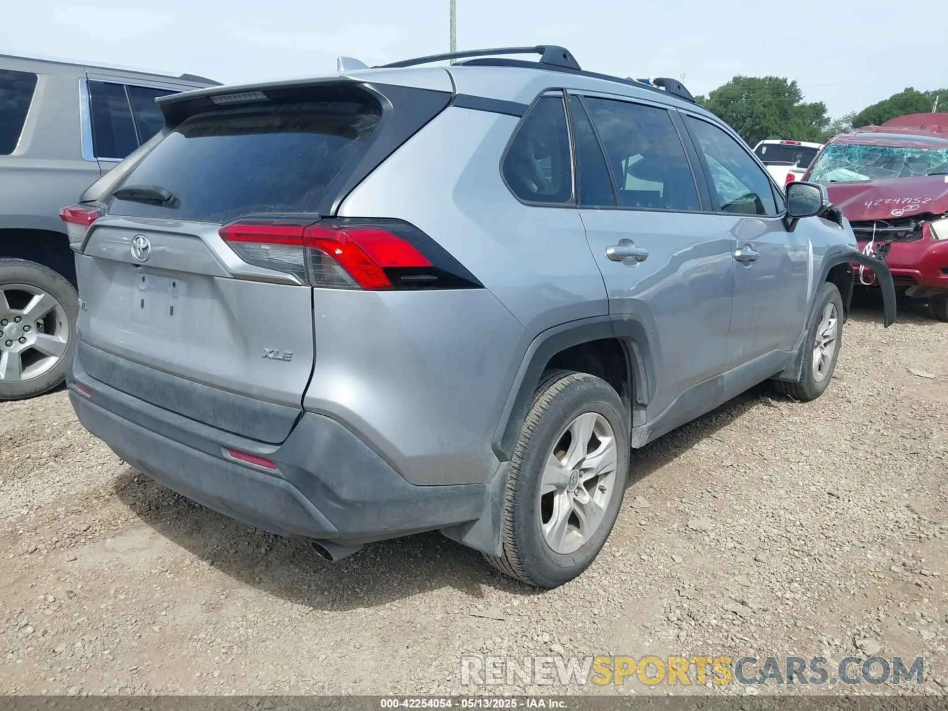 4 Photograph of a damaged car 2T3W1RFV0MC145153 TOYOTA RAV4 2021
