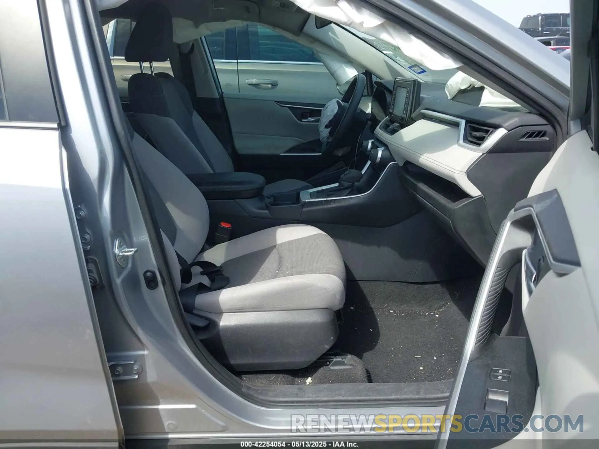 5 Photograph of a damaged car 2T3W1RFV0MC145153 TOYOTA RAV4 2021