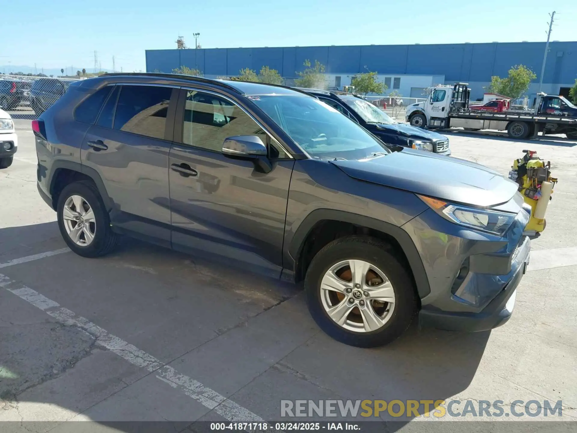 1 Photograph of a damaged car 2T3W1RFV0MC152913 TOYOTA RAV4 2021