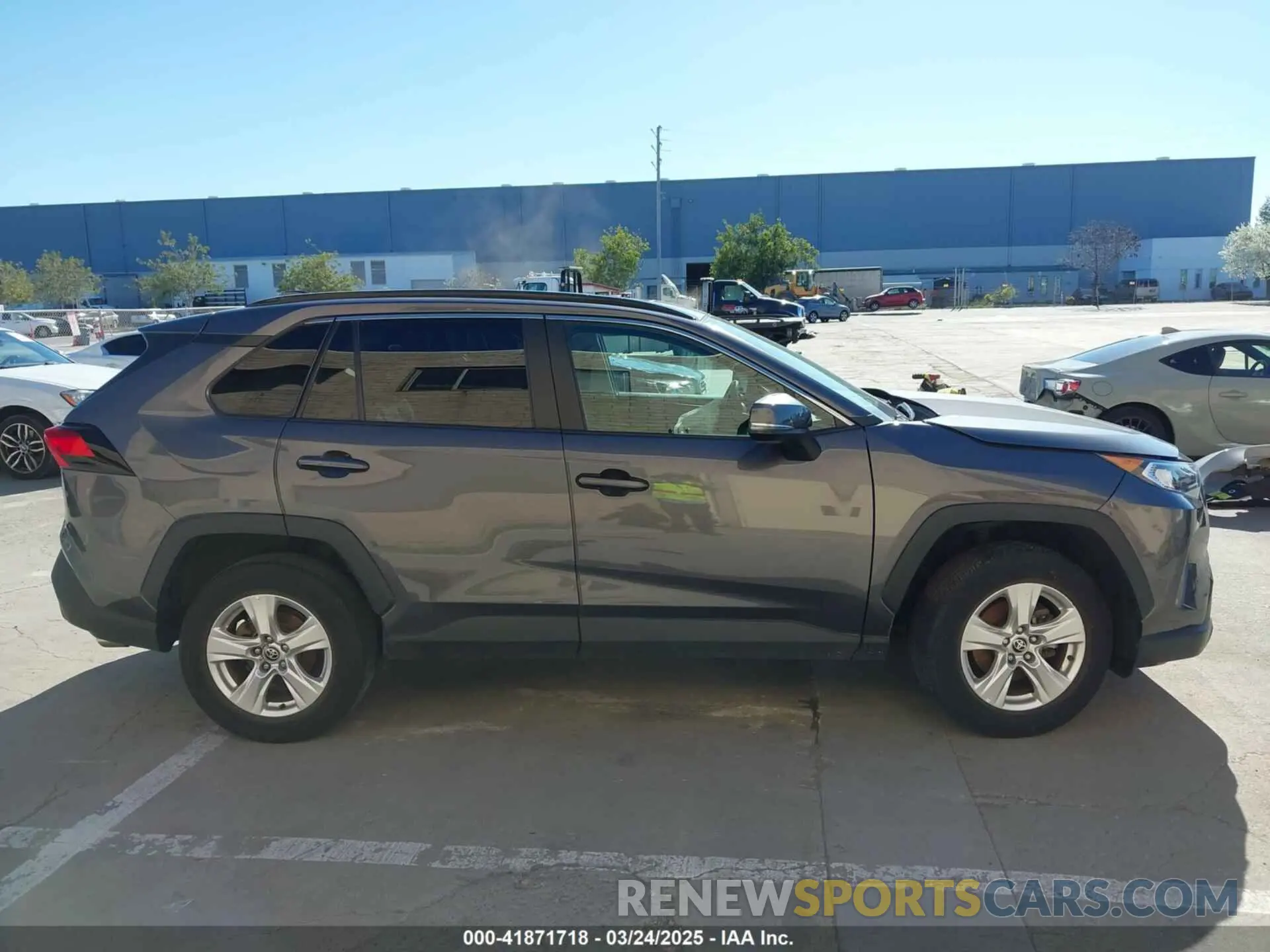 14 Photograph of a damaged car 2T3W1RFV0MC152913 TOYOTA RAV4 2021