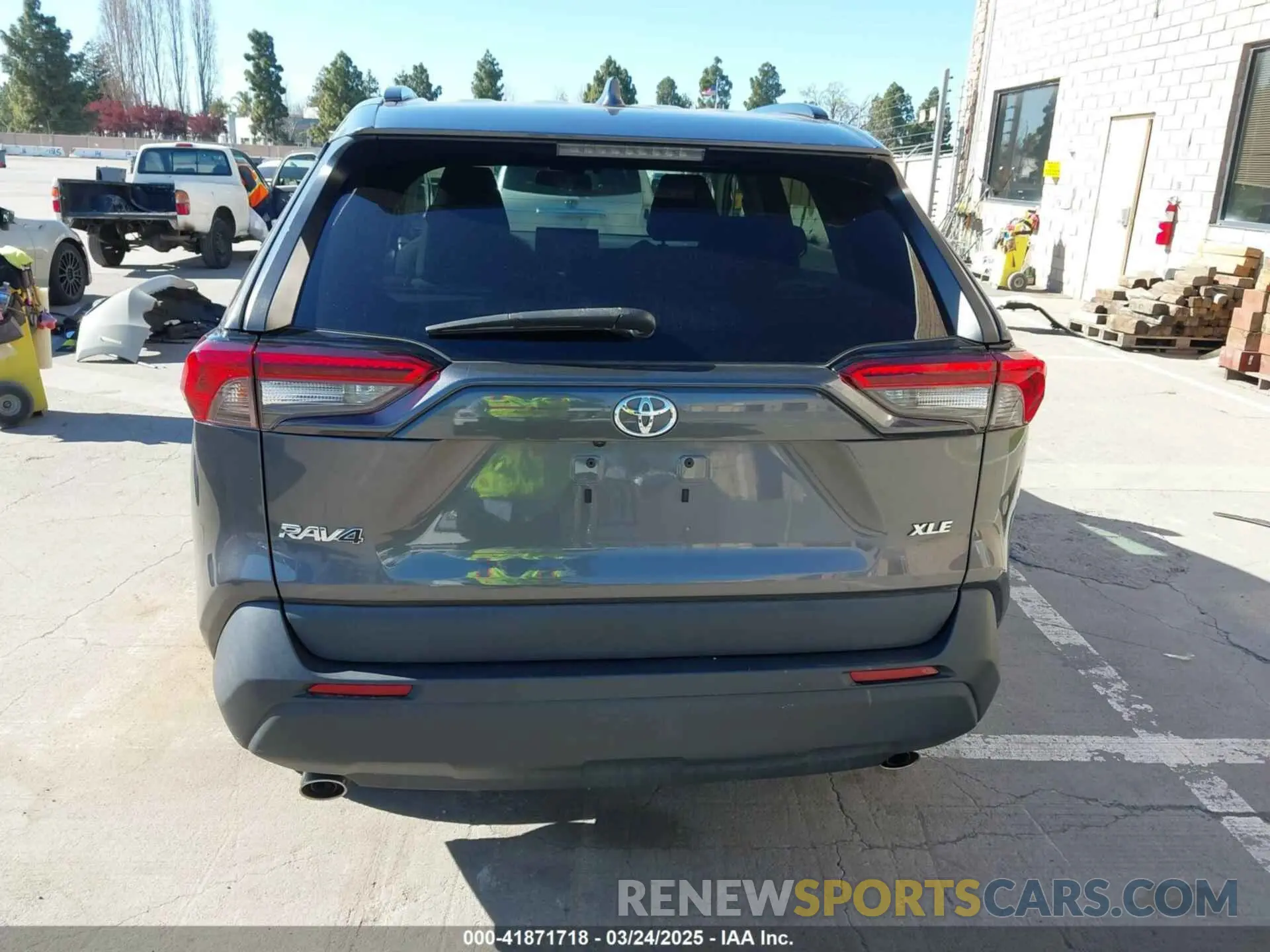 17 Photograph of a damaged car 2T3W1RFV0MC152913 TOYOTA RAV4 2021