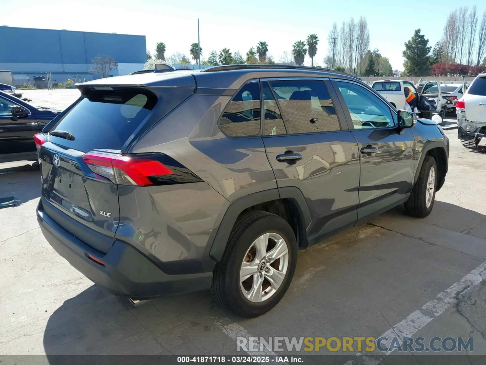 4 Photograph of a damaged car 2T3W1RFV0MC152913 TOYOTA RAV4 2021