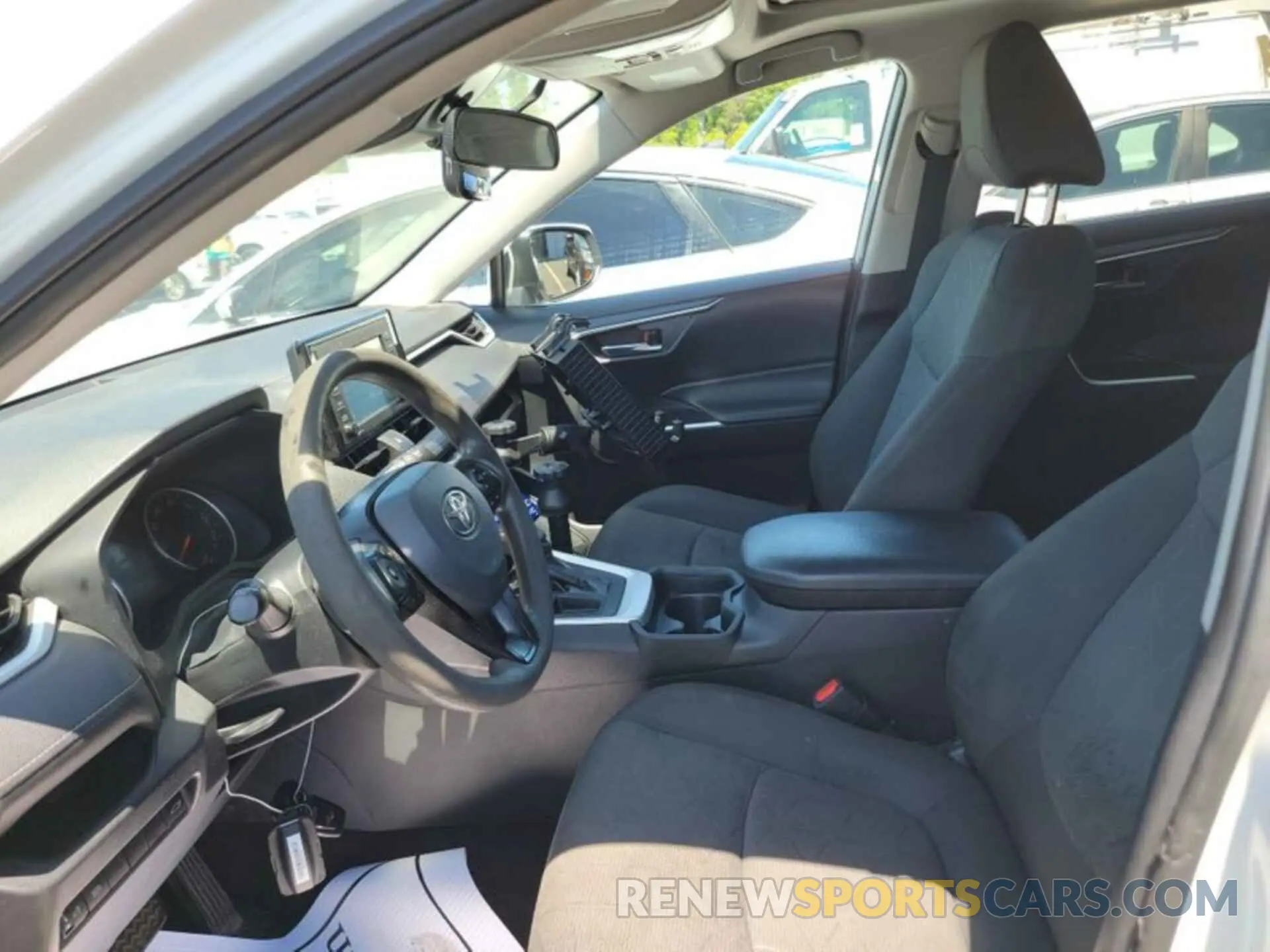 1 Photograph of a damaged car 2T3W1RFV0MC166844 TOYOTA RAV4 2021