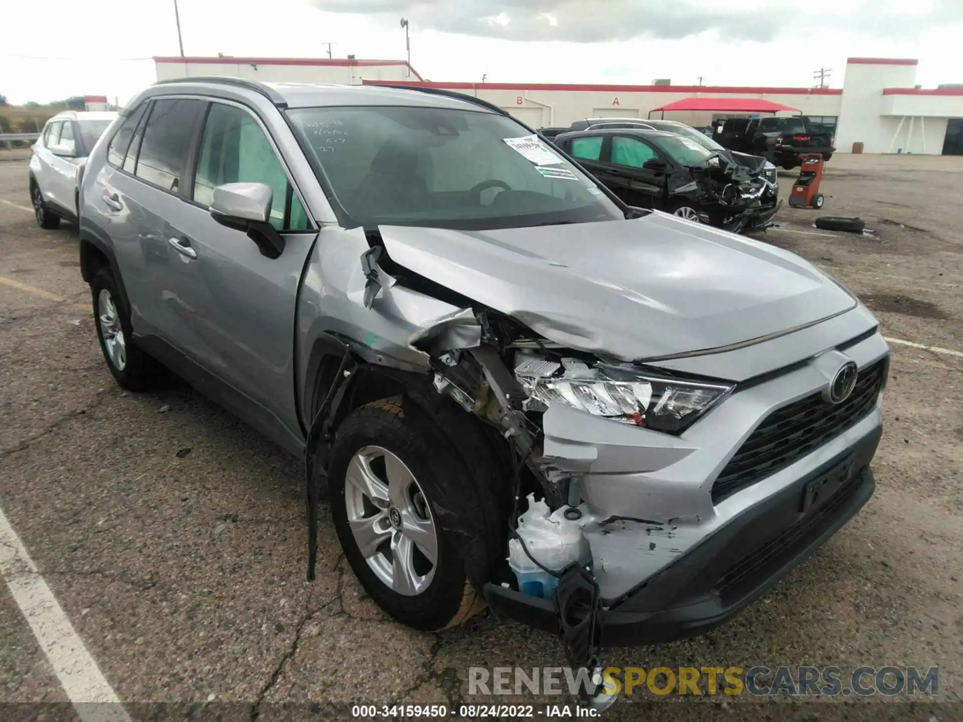 1 Photograph of a damaged car 2T3W1RFV0MW106190 TOYOTA RAV4 2021