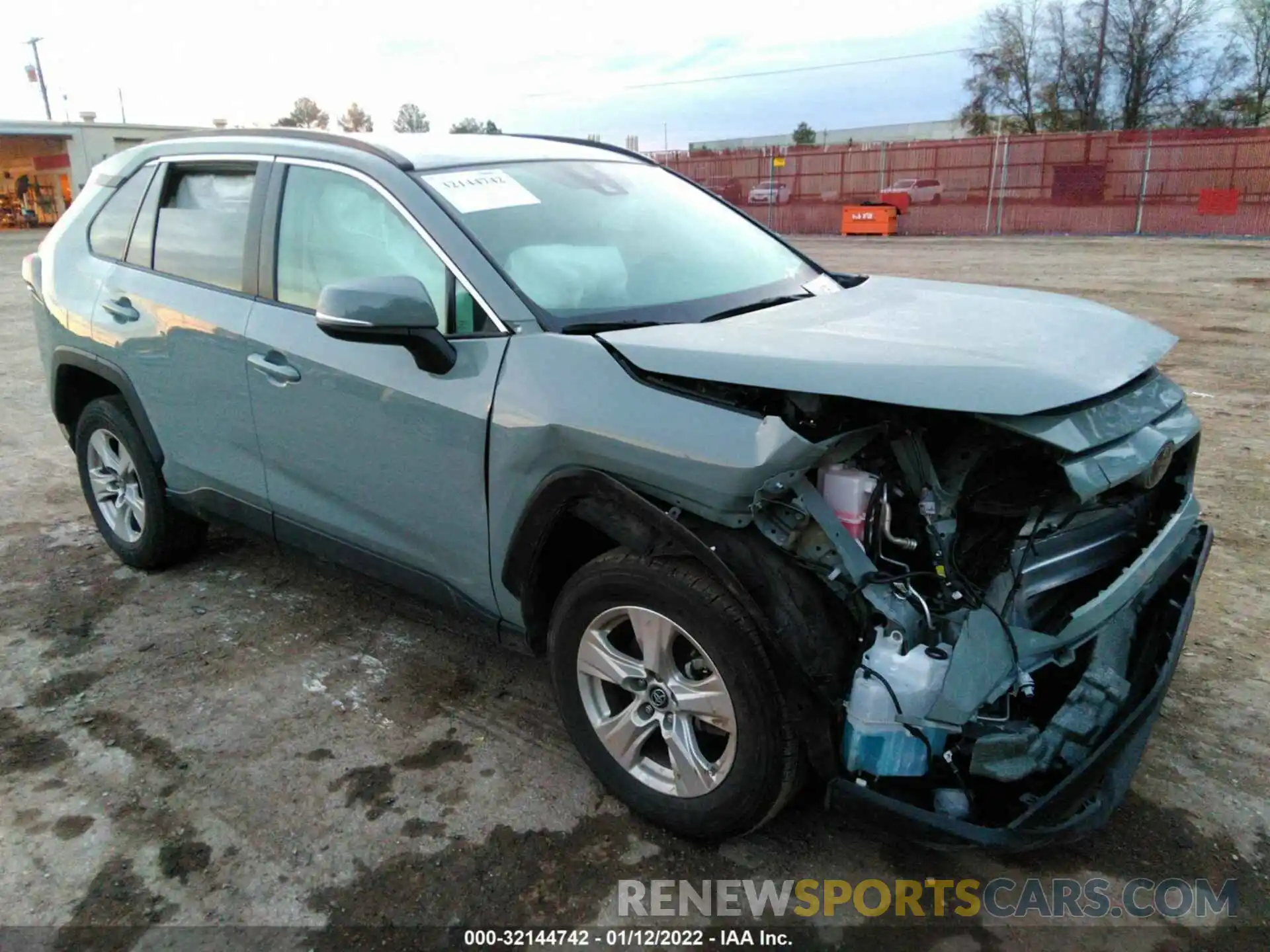 1 Photograph of a damaged car 2T3W1RFV0MW106450 TOYOTA RAV4 2021