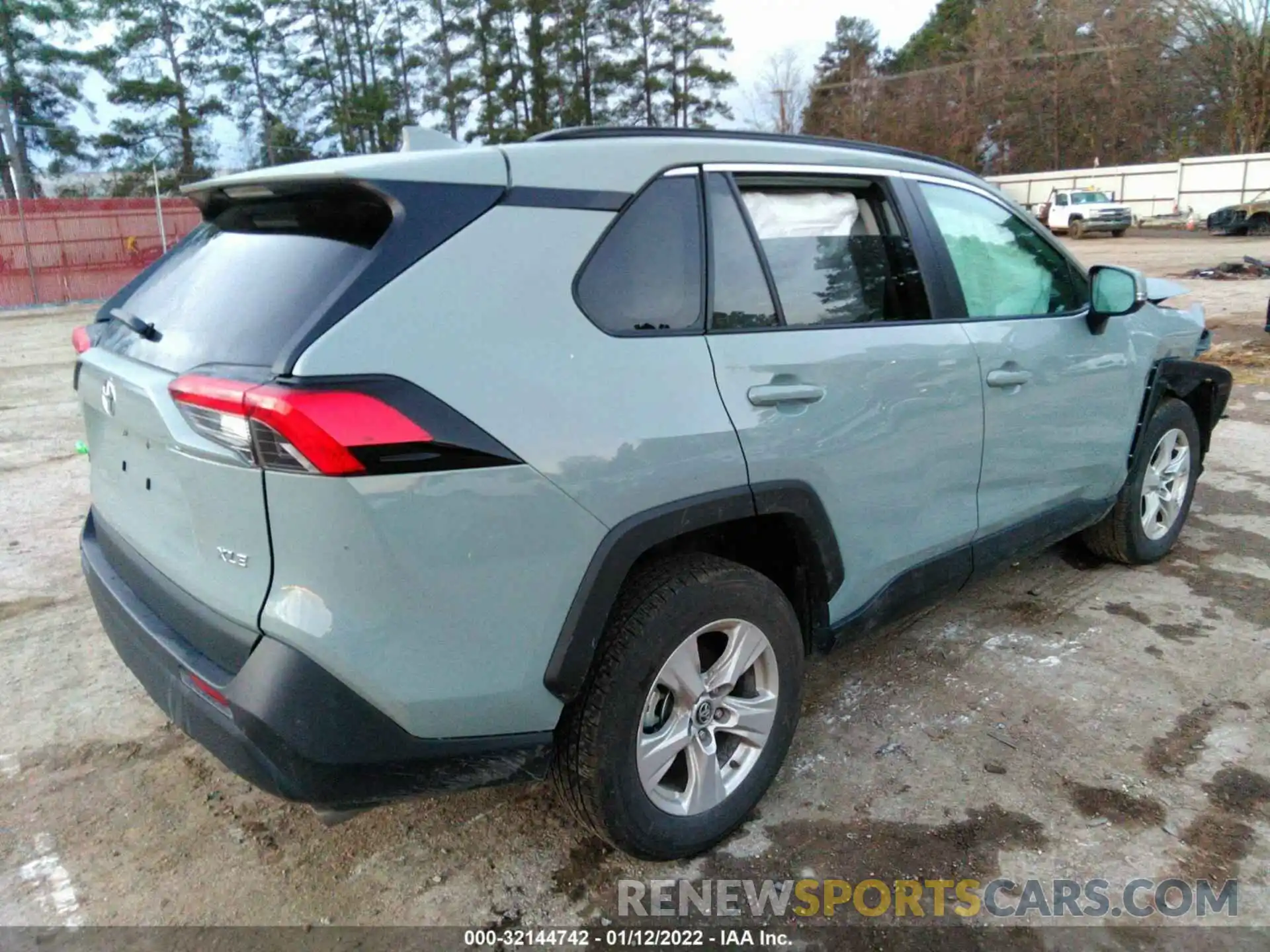 4 Photograph of a damaged car 2T3W1RFV0MW106450 TOYOTA RAV4 2021