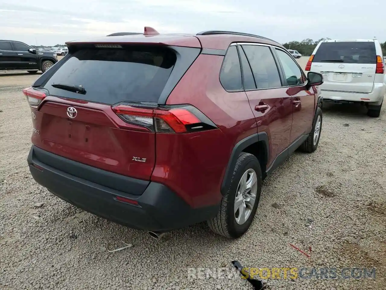 4 Photograph of a damaged car 2T3W1RFV0MW112362 TOYOTA RAV4 2021