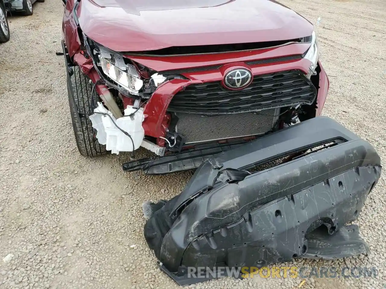 9 Photograph of a damaged car 2T3W1RFV0MW112362 TOYOTA RAV4 2021