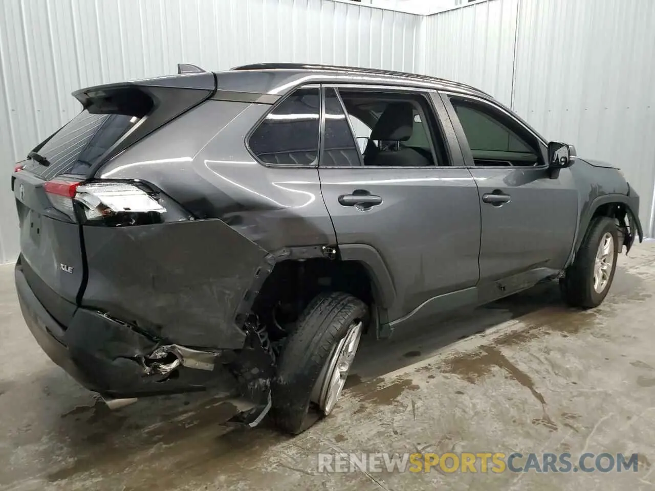 3 Photograph of a damaged car 2T3W1RFV0MW113821 TOYOTA RAV4 2021