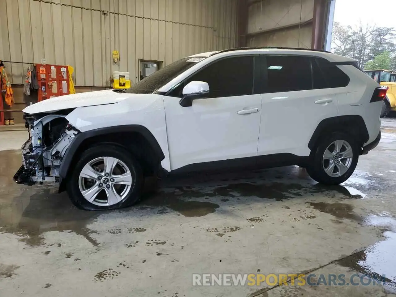 1 Photograph of a damaged car 2T3W1RFV0MW114578 TOYOTA RAV4 2021