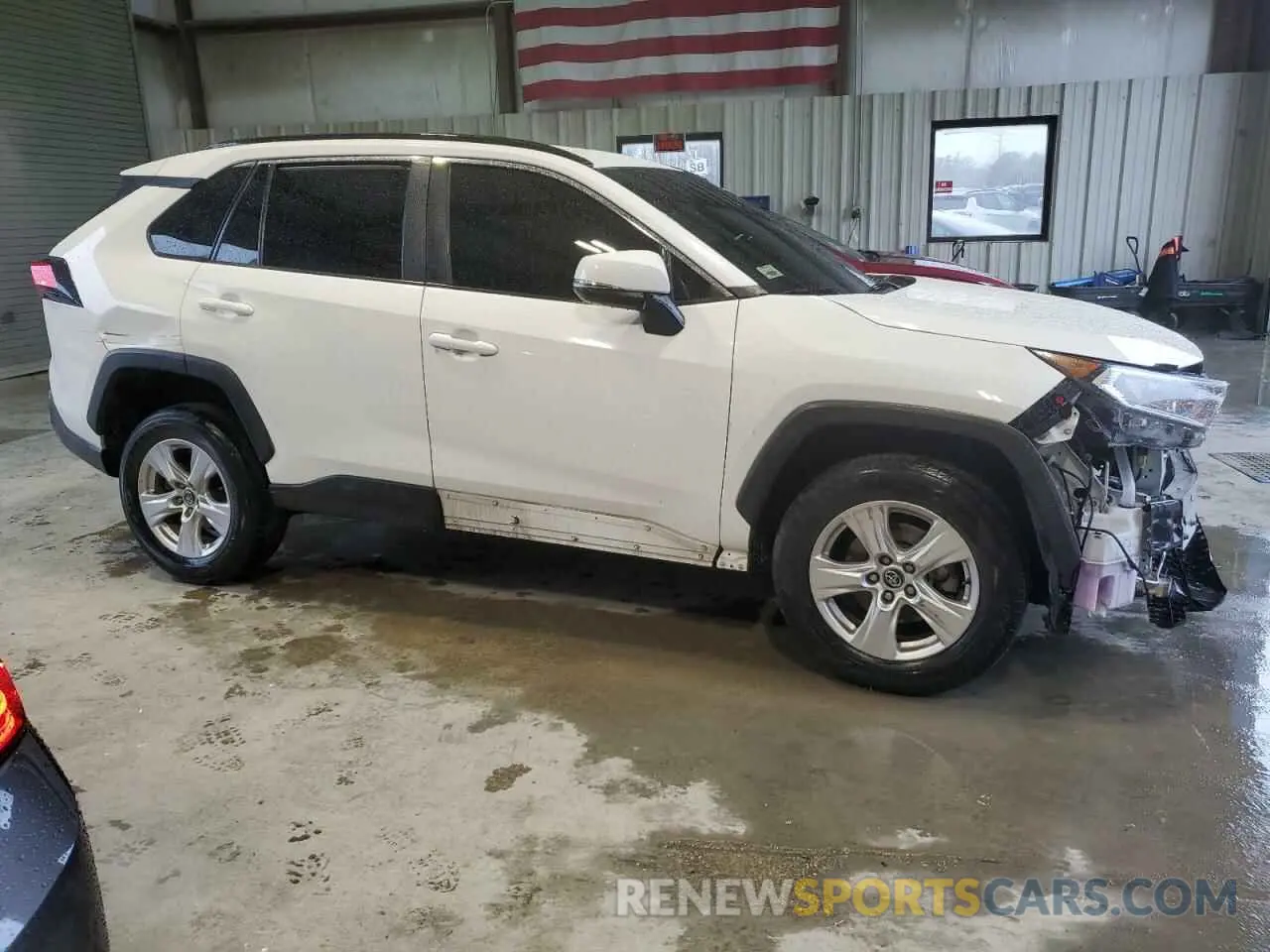 4 Photograph of a damaged car 2T3W1RFV0MW114578 TOYOTA RAV4 2021
